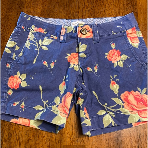 Red camel floral shorts. Size 0. - Picture 2 of 9
